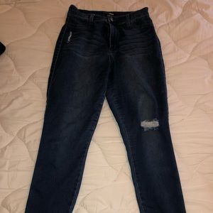 Fashion Nova Jean with distressed Left knee! Dark blue wash SIZE: 9